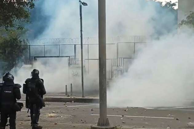 Disturbios y choques entre estudiantes y el Esmad, en la Universidad Pedagógica