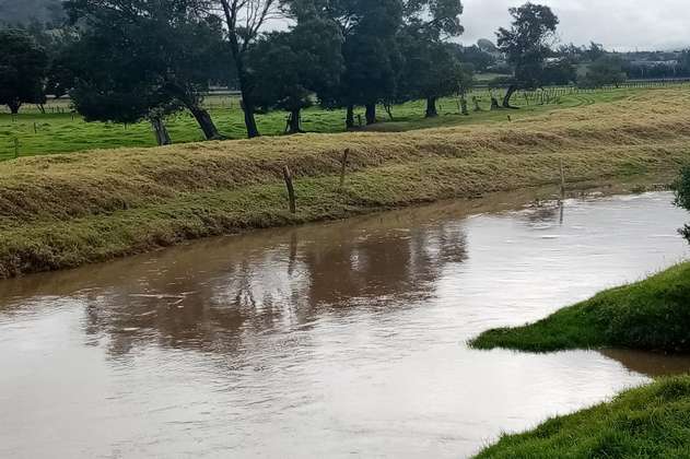 Cierran embalses de Sisga y Tominé, por crecimiento del nivel del agua del río Bogotá 
