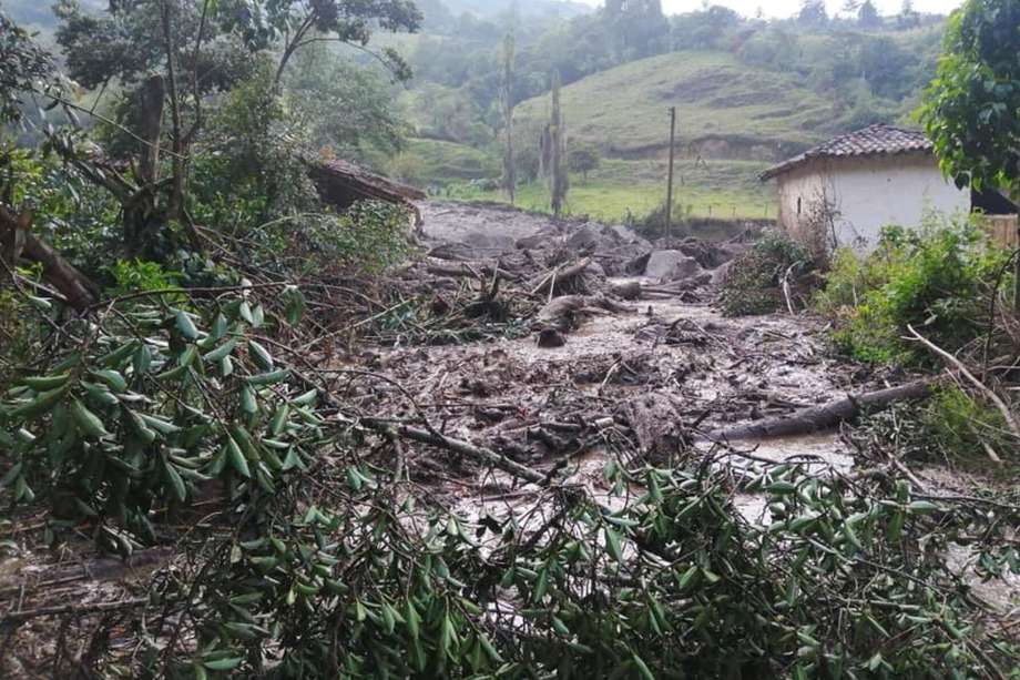 Los municipios de Landázuri, Puerto Parra y San Gil son algunos de los afectados. Foto de la vía que comunica a Carcasí con Enciso./ tomada de Twitter