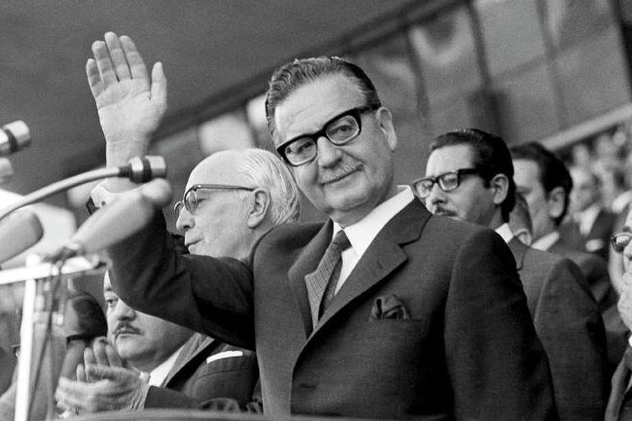 El gobierno de Salvador Allende en Chile empezó en 1970 y terminó con el golpe de Estado en 1973.