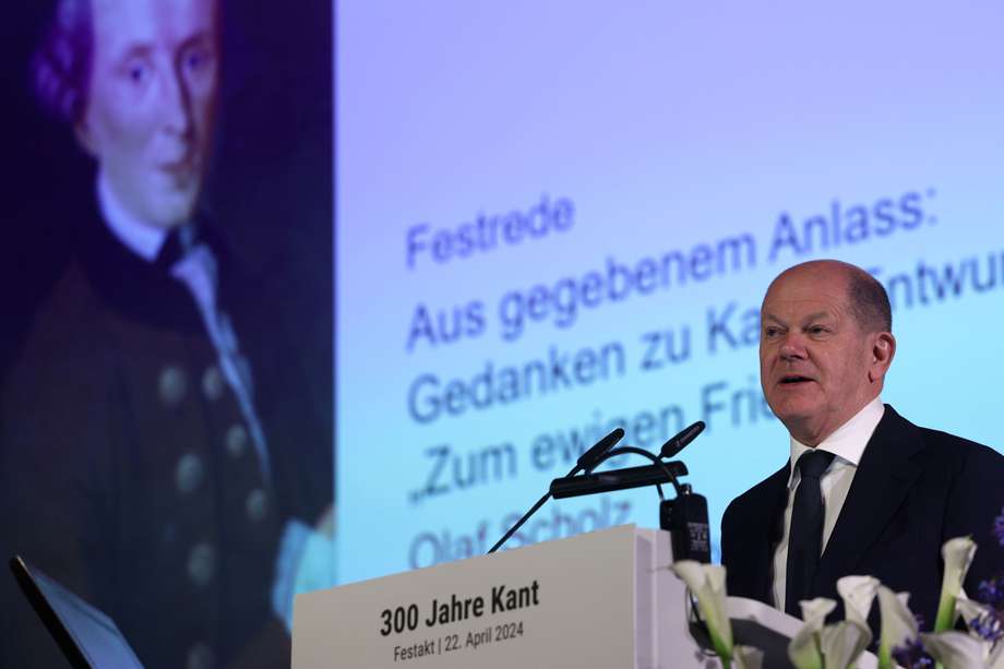 El canciller alemán Olaf Scholz, durante la ceremonia en Berlín para celebrar los 300 años del nacimiento de Immanuel Kant. EFE/EPA/CLEMENS BILAN
