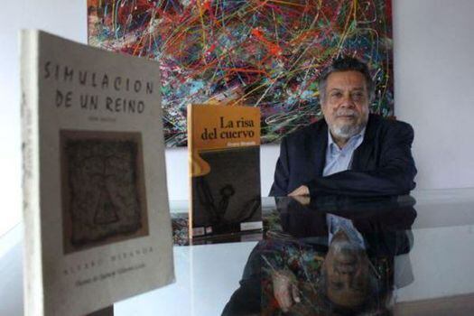 Una imagen del poeta colombiano Álvaro Miranda, autor de "Indiada" (1982), "El libro blanco de los muertos" (2017) y la novela "La risa del cuervo" (1983).