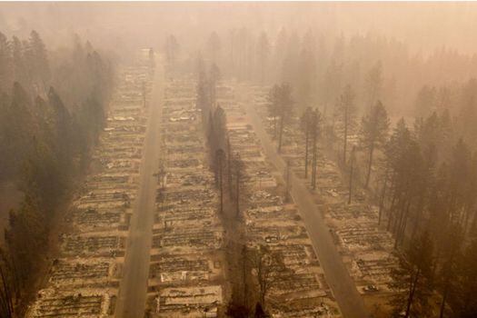 Un barrio completamente destruido en la pequeña ciudad de Paradise, al norte de California. / Josh Edelson / AFP
