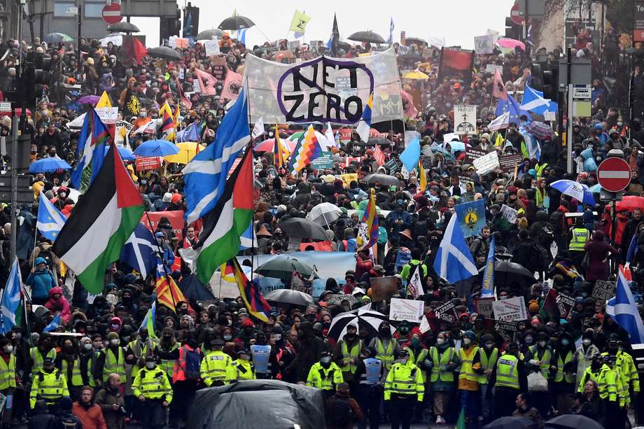 Jóvenes colombianos también marchan por la justicia climática en Glasgow