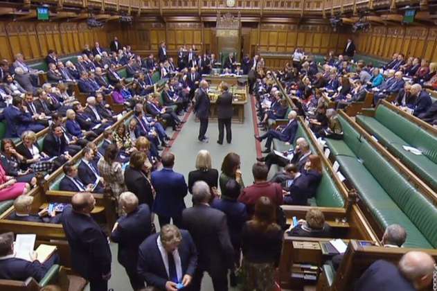 Parlamento británico votó a favor de aplazar fecha del "Brexit"