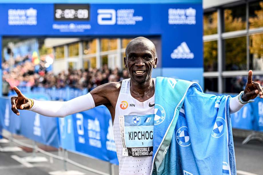 Kipchoge ganando la Maratón de Berlín. //EFE/EPA/FILIP SINGER
