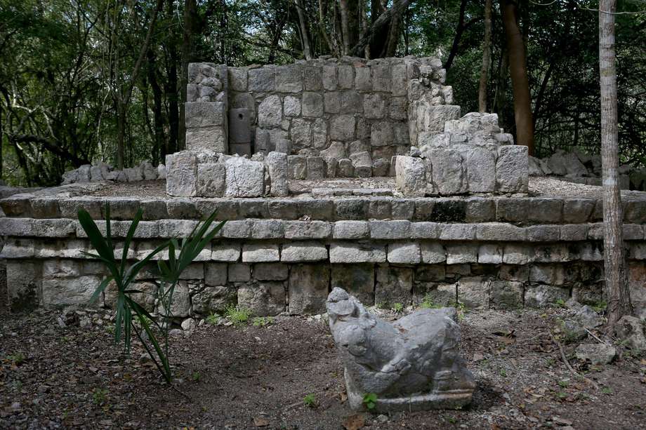 Fotografía de la zona de Chichen Viejo, en la zona arqueológica de Chichen Itza, hoy en el municipio de Tinum, Yucatan (México).
