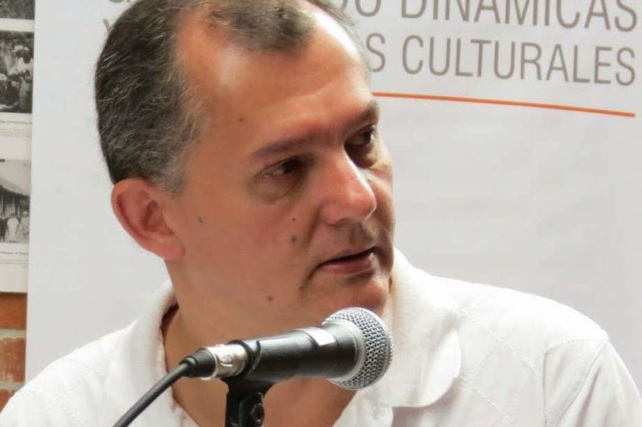 Carlos Alberto Castrilón, fallecido el 17 de agosto, fue poeta, traductor, editor e investigador de la literatura colombiana.