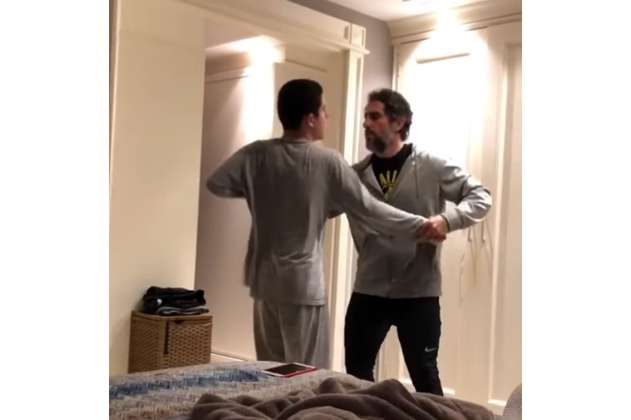 Padre baila con su hijo autista para crear conciencia