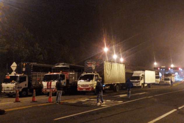 Bloqueos en el sur de Bogotá dificultan ingreso de camiones de carga desde la vía al Llano
