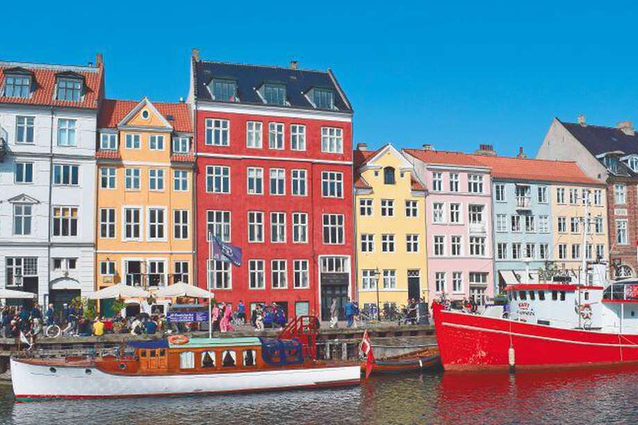 En Copenhague, capital danesa, viven 651.159 personas. Alrededor de ella, a diario, se recorren 1´400.000 kilómetros en bicicleta. 