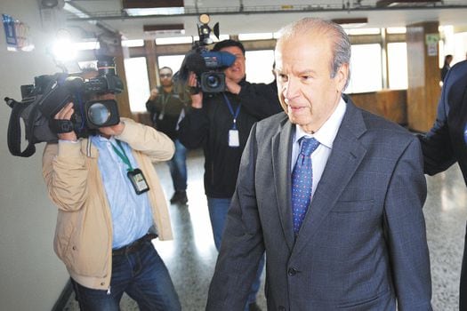 Los antiguos ejecutivos de Reficar y Ecopetrol llegaron al centro judicial de Paloquemao con abogados renombrados.  / Cristian Garavito