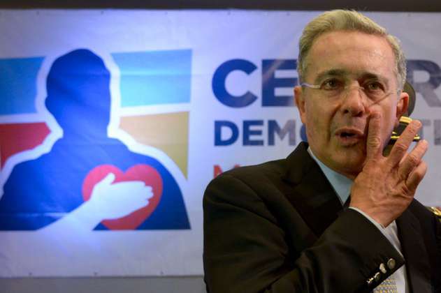 Uribe de nuevo sugirió que la Corte Suprema estaba interferida por narcotraficantes