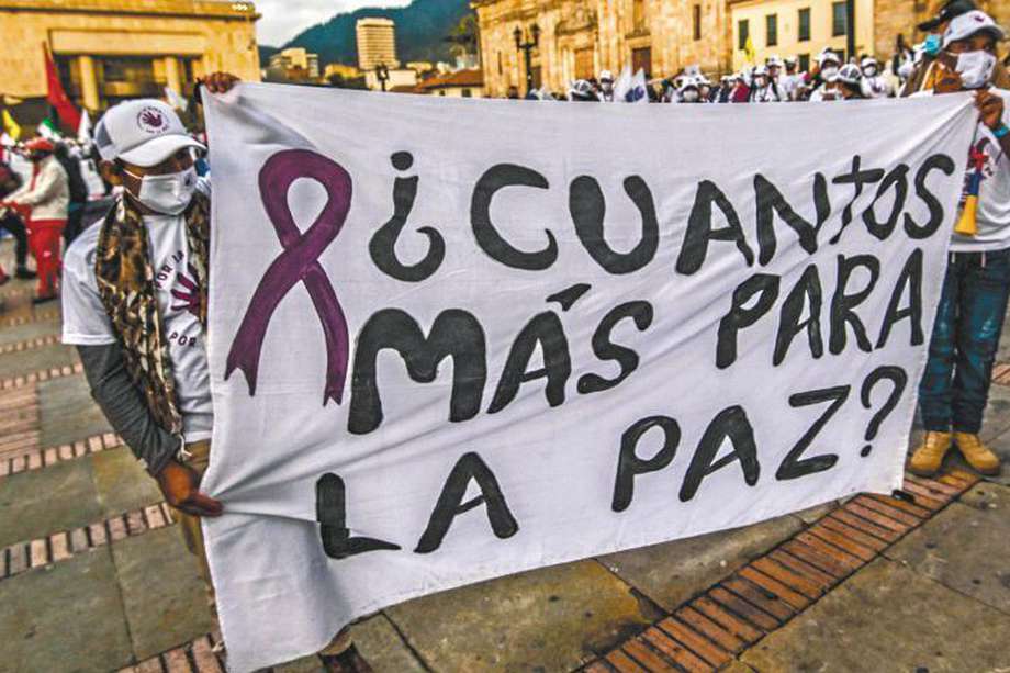 Los gobiernos que juegan a hacer la paz son grandes defensores o perpetuadores del régimen de injusticia social y desigualdad manifiesta, dice William Ospina.