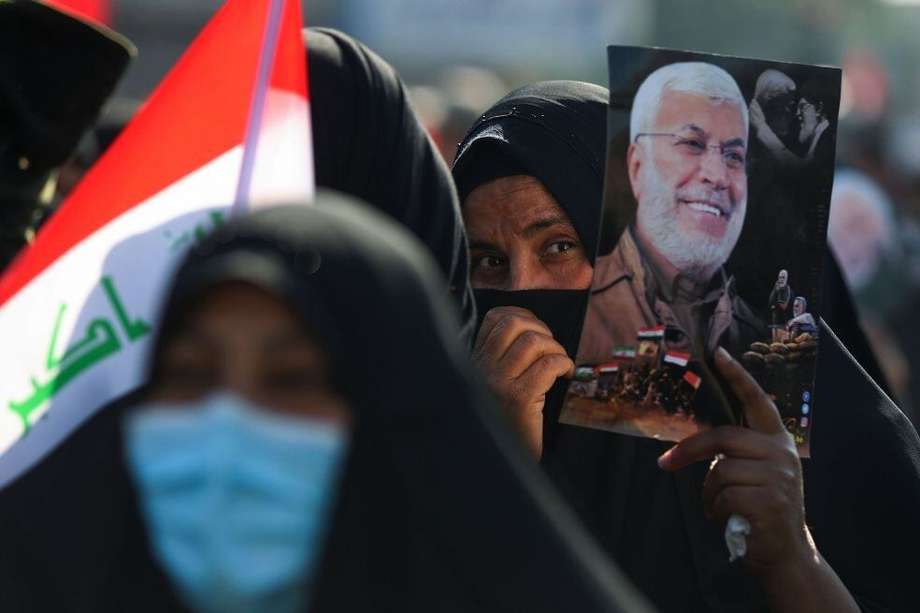 Miles de personas marcharon en Irak para conmemorar el primer aniversario de la muerte de Qasem Soleimaní. / AFP 