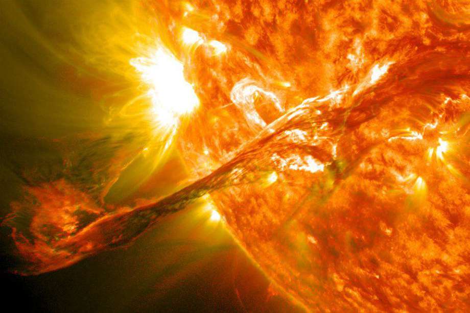 Los destellos solares son una breve erupción de intensidad en la superficie del Sol. Este suceso permite ver increíbles auroras boreales incluso en zonas del Caribe. / Wikimedia.