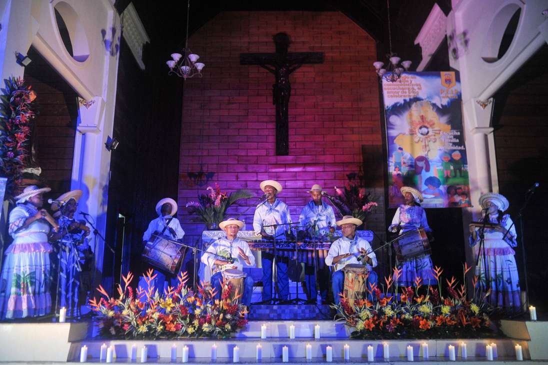 La agrupación Cueros y Chonta fue la encargada de clausurar la segunda edición de la gira " Colombia es Música Sacra"