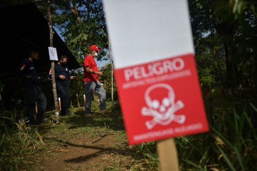 Al menos 32 resguardos indígenas en Antioquia tienen minas antipersonales instaladas en su territorio. En los primeros cinco meses del año, se presentaron 18 accidentes con artefactos explosivos entre comunidades de este departamento y las colindantes con Chocó.
