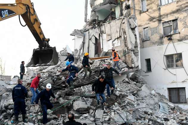 Al menos 13 muertos tras sismo en Albania, según ministerio de Defensa