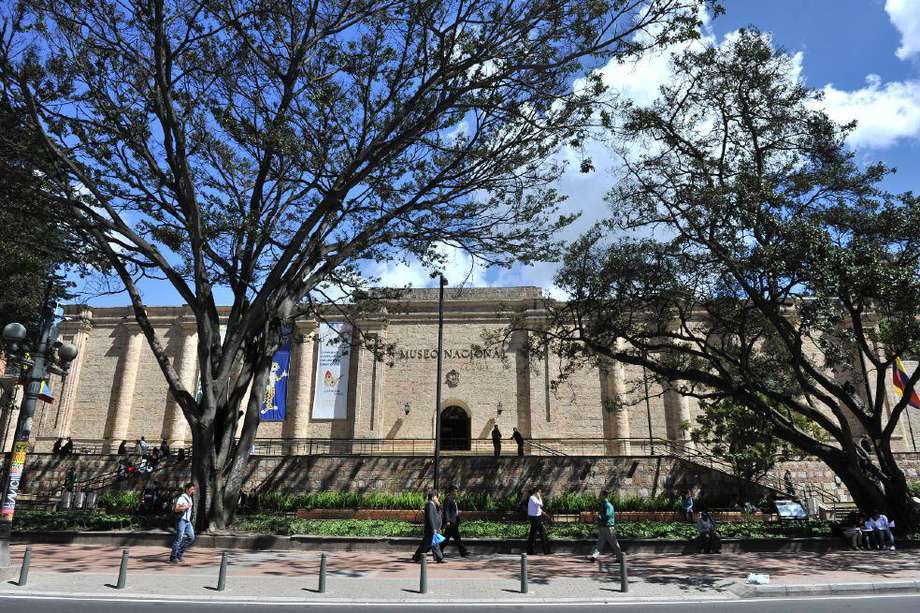 El Museo Nacional de Colombia, ubicado en el centro de Bogotá,  fue creado en 1823 y adaptado como un recinto cultural luego de ser una cárcel. En su interior cuenta con 17 salas de exposición.