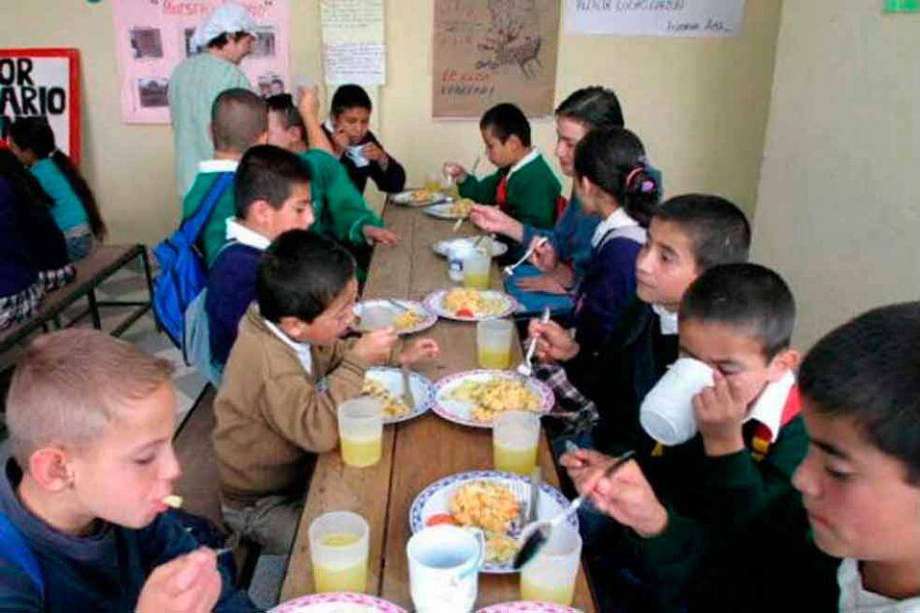 La empresa privada financia programa de alimentos para los niños en situación de vulnerabilidad.