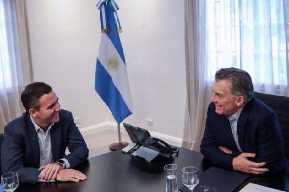 David Vélez (izq.) y el presidente argentino, Mauricio Macri, tras la llegada de Nubank en 2019. / Cortesía