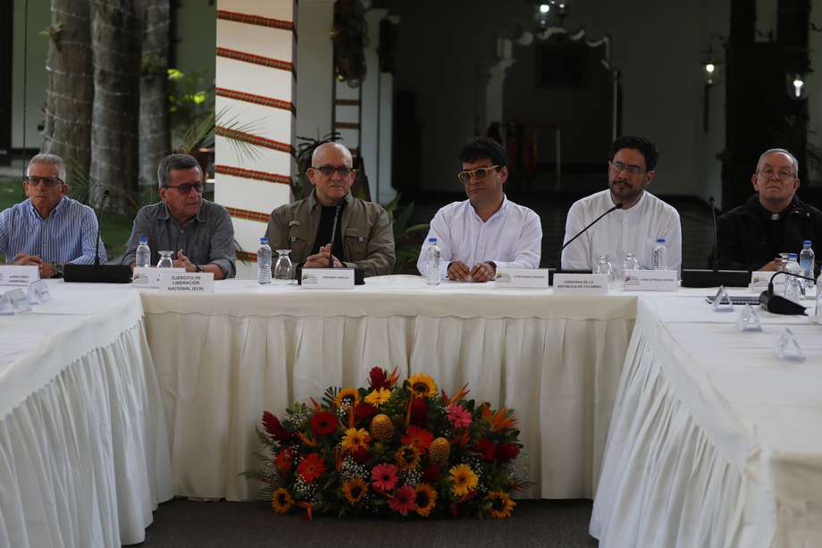 Otty Patiño, Iván Cepeda, José Félix Lafaurie y Danilo Rueda, comisionado de paz, son los negociadores clave por parte del Gobierno.
