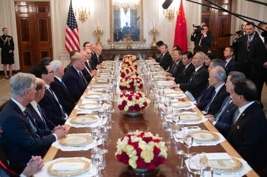 La firma se llevó a cabo en la Casa Blanca. Todavía no se conoce una fecha exacta para la segunda fase de negociaciones. / AFP.