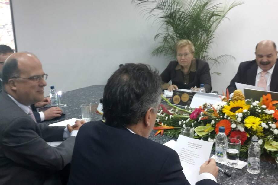 Colombia y Venezuela buscan mecanismos de pago al comercio binacional