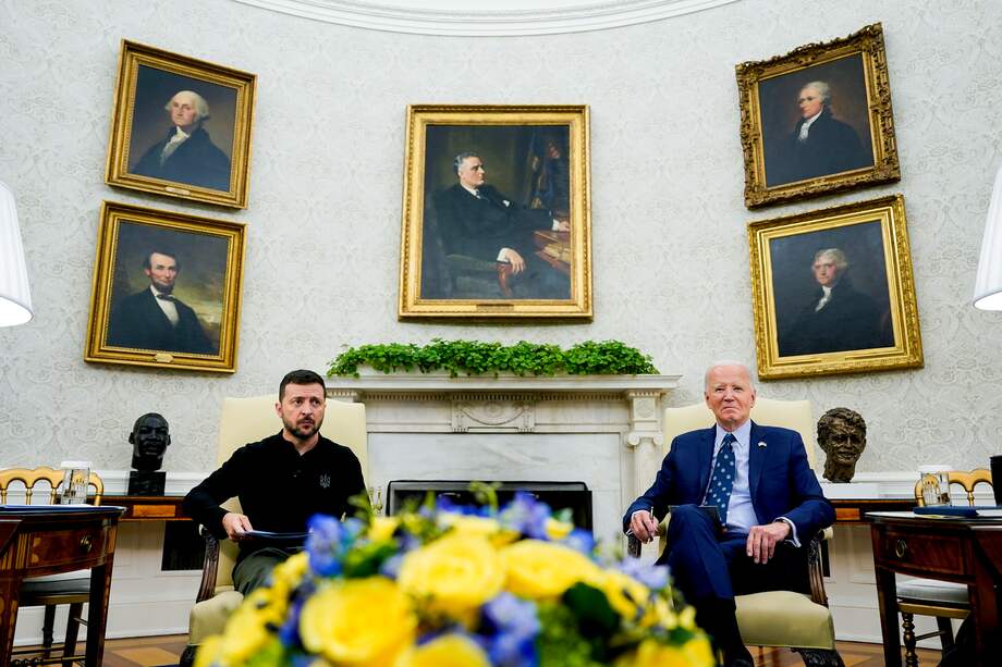 El presidente de Estados Unidos, Joe Biden (derecha), y el presidente ucraniano, Volodimir Zelensky (izquierda), durante una reunión en la Oficina Oval de la Casa Blanca en Washington, DC, EE.UU., el 26 de septiembre de 2024.