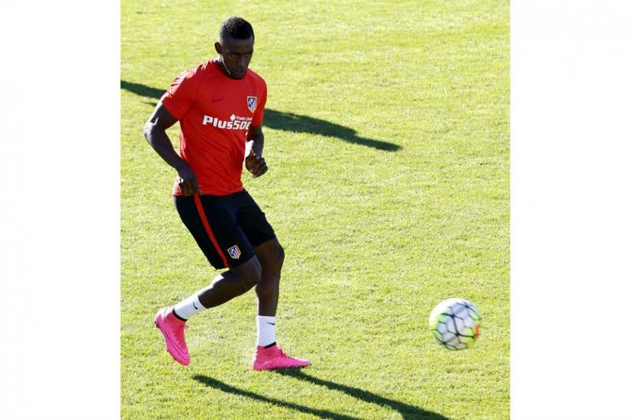Jackson Martínez durante el entrenamiento que el conjunto rojiblanco realizó en la Ciudad Deportiva de Cerro del Espino. Foto: EFE