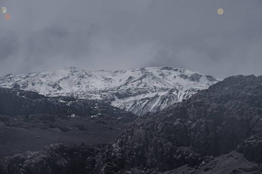 “Sin cuerpos no hay sepelios. Desaparecieron para sus familias y para el relato oficial sobre esta tragedia”: Adriana Villegas Botero
