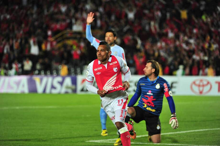 Wílder Medina celebra su primer gol en la Copa Libertadores 2013, el que abrió el camino del triunfo ante Real Garcilaso de Perú, que también clasificó a los octavos de final del torneo./ David Campuzano