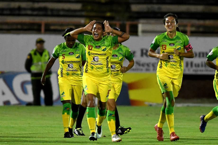 Ingrit Vidal celebra el primer gol del Huila frente a Nacional. / Luis Benavides