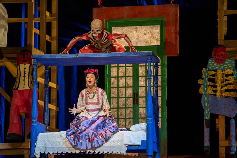 Artistas participan en el ensayo de la ópera el 'Ultimo Sueño de Frida y Diego', en el Metropolitan Opera, en Nueva York (Estados Unidos).