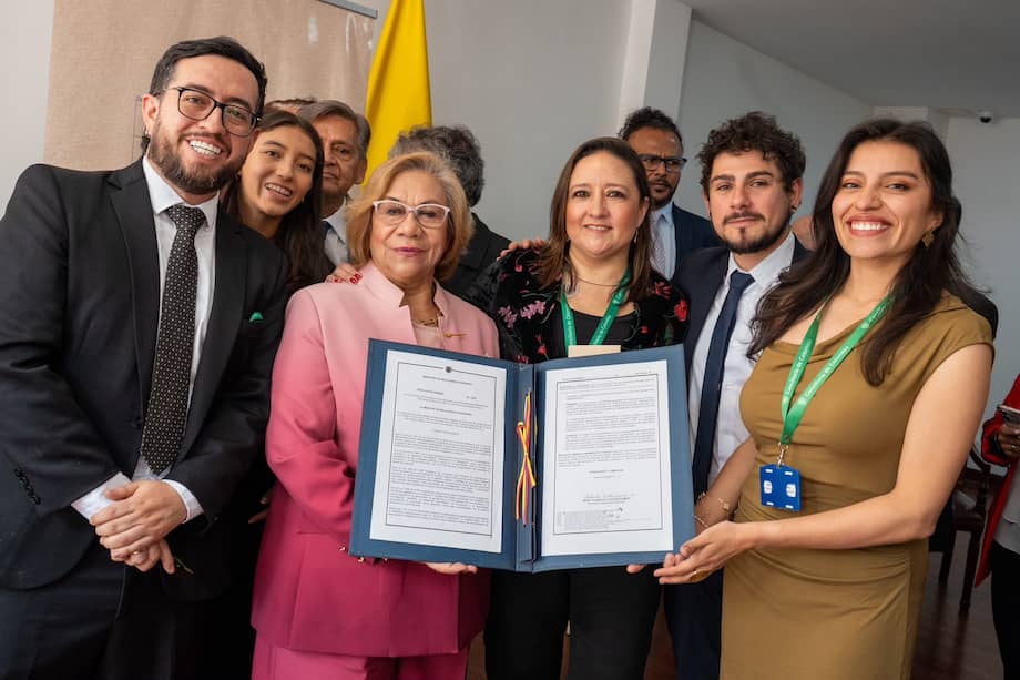 La Canciller, Rosa Villavicencio, inauguró una nueva sede para la Academia Diplomática.
