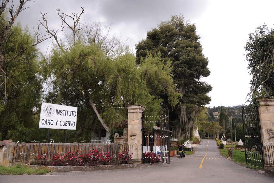 La sede norte del Instituto Caro y Cuervo está ubicada en el fragmento de una de las más tradicionales haciendas sabaneras de los siglos XVIII y XIX, La hacienda Yerbabuena.