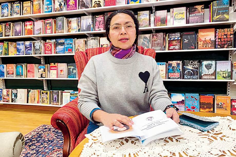 Adriana Quintero denuncia: “A lo largo de estos años, no solo el sistema judicial colombiano ha protegido y apoyado a Mauricio Santoyo (general ® de la Policía) sino, también, el establecimiento político”.