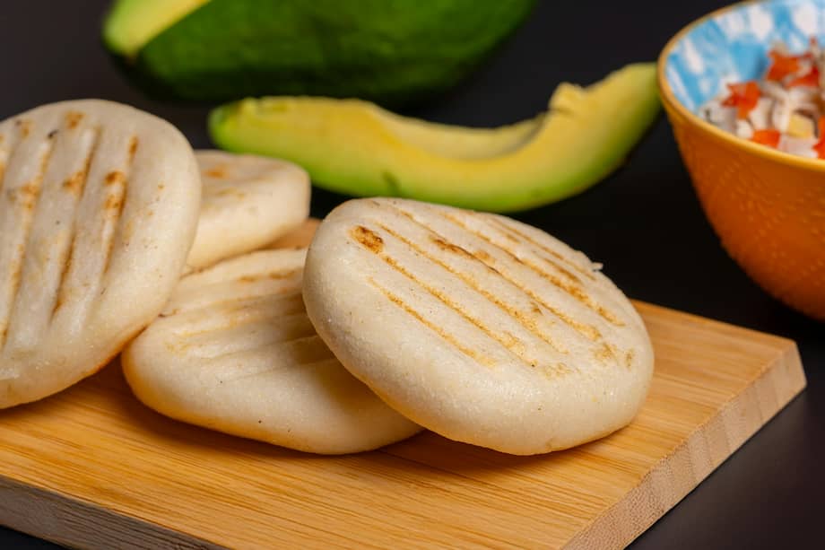 Activa tu creatividad y rellena tus arepas favoritas con ingredientes llenos de sabor.