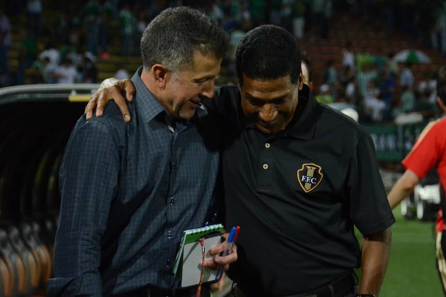 Osorio en compañía de Alexis García, el domingo después del duelo Nacional-Fortaleza. / Luis Benavides