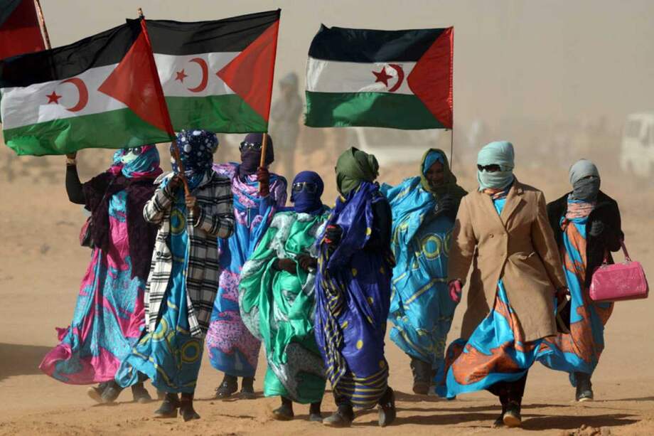 El muro del Sahara Occidental divide los territorios ocupados por el gobierno marroquí de los territorios liberados, y deja a lado y lado a millares de pobladores. Supera una distancia de 2.700 km / EFE