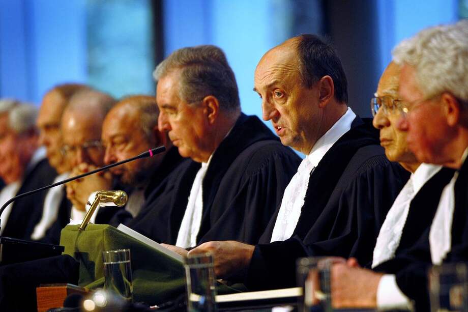 Peter Tomka, presidente de la CIJ durante la lectura del fallo en La Haya, en noviembre de 2012. / AFP
