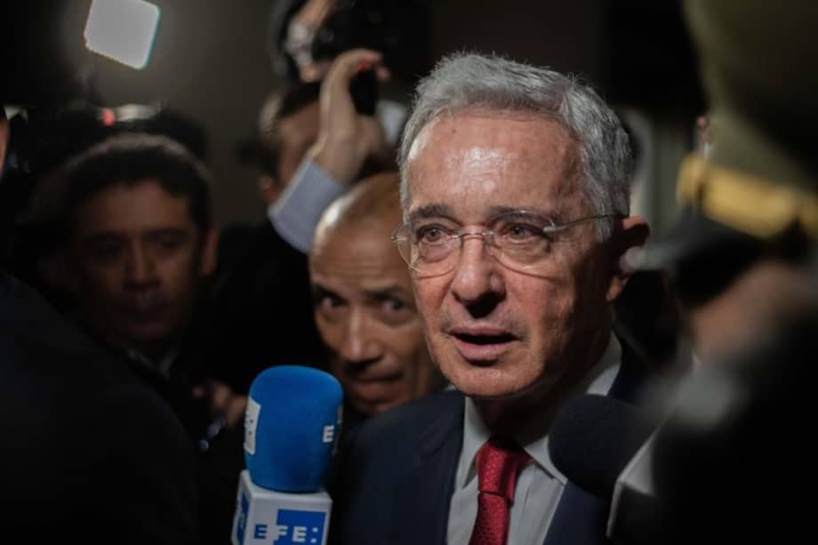 Lo responsable es rodear a la Corte Suprema de Justicia, respetar su decisión y permitir que el proceso del expresidente Álvaro Uribe continúe su curso. / Foto: Juan Zarama - EFE