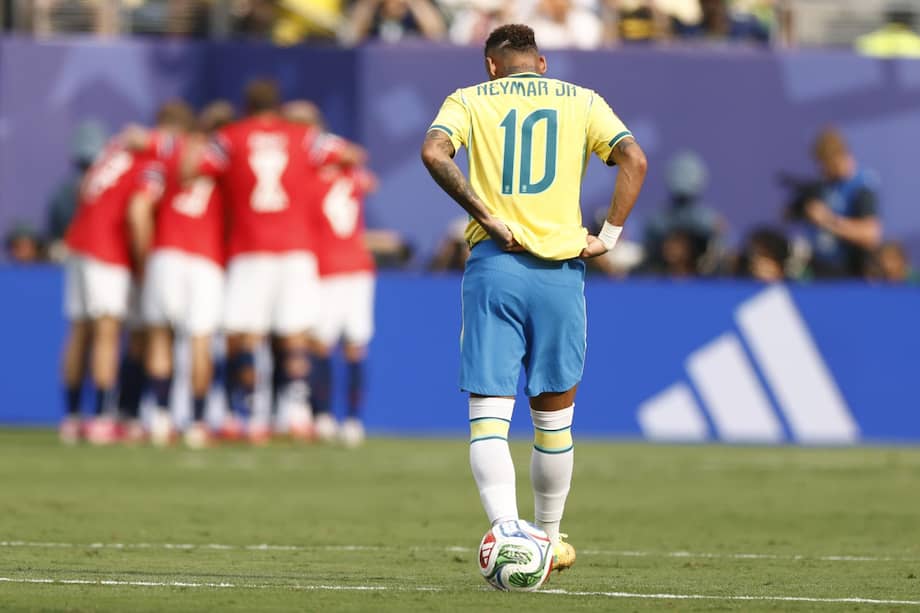 Neymar Jr. reacciona al segundo gol de Noruega y de Haaland en los octavos de final de la Copa Mundial de la FIFA 2026 en el MetLife Stadium de Nueva York este domingo 5 de julio.