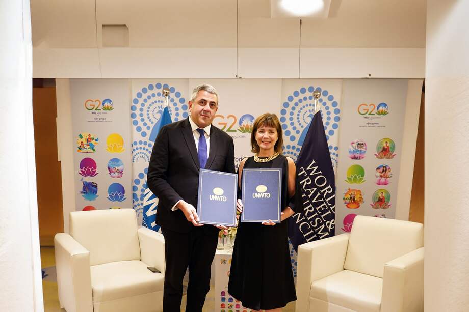 Zurab Pololikashvili, secretario general de la OMT, y Julia Simpson, presidenta y directora general del WTTC.