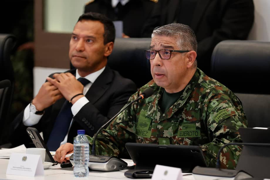 El general Hugo Alejandro López se refirió a los señalamientos en su contra por, supuestamente, haber ordenado que se frenaran las operaciones en contra del grupo armado.