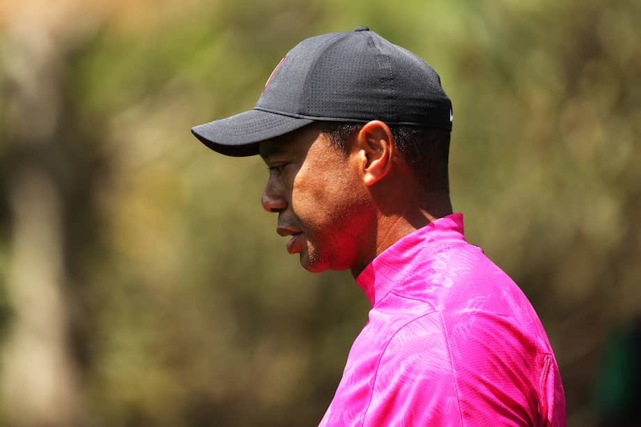 A sus 46 años, Woods concluyó con 71 golpes (-1) en el décimo lugar compartido y fue uno de los escasos 17 jugadores (de 90) capaces de bajar el par.