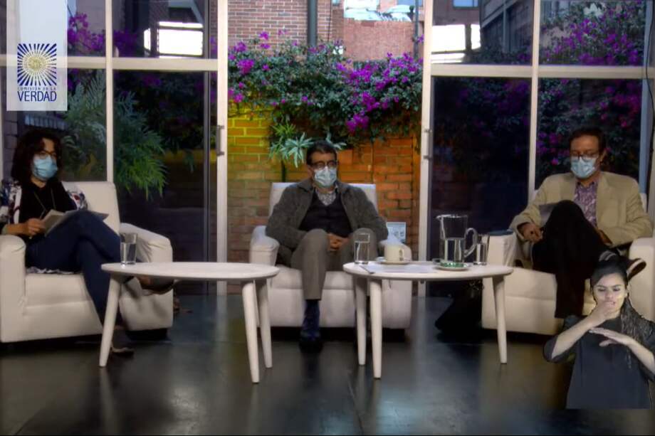 La comisionada y periodista Marta Ruiz moderó la conversación entre colegas.