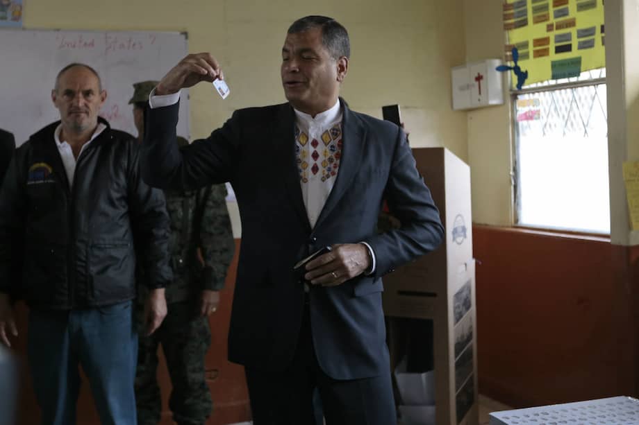 Rafael Correa llama a aceptar resultados de presidenciales