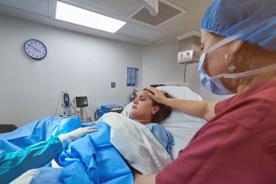 El maltrato más frecuente está relacionado con gritos y regaños de parte de los proveedores de salud. / Getty